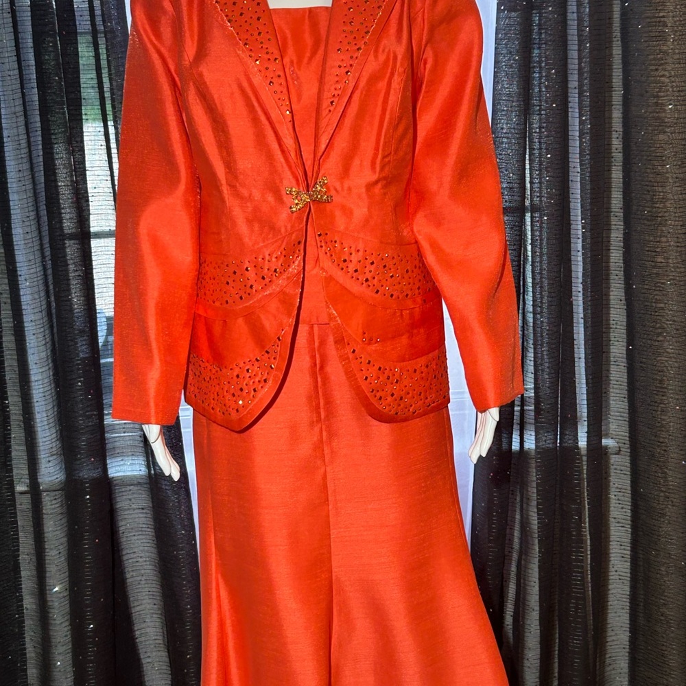 G.M.I. Elegant Coral Two-Piece Suit Size 14 NWOT (Never worn)